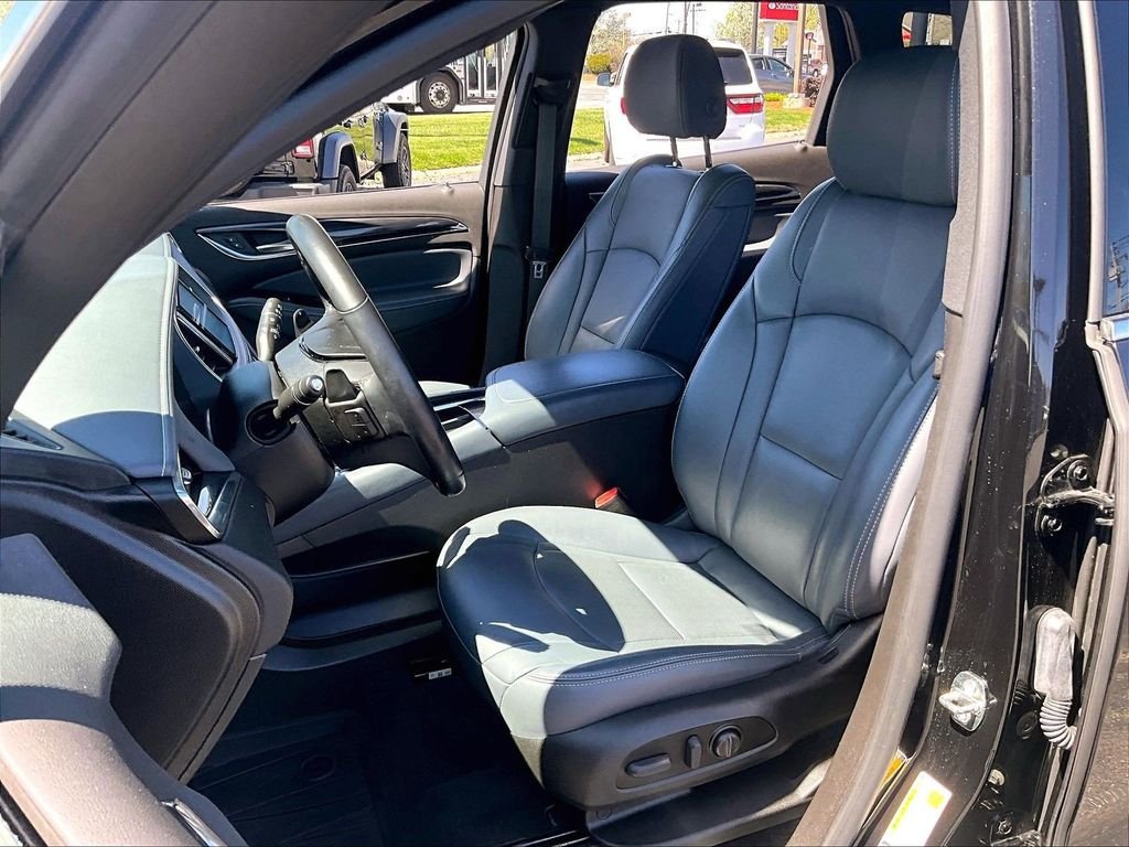 Used 2023 Buick Enclave Essence AWD/4WD image 10