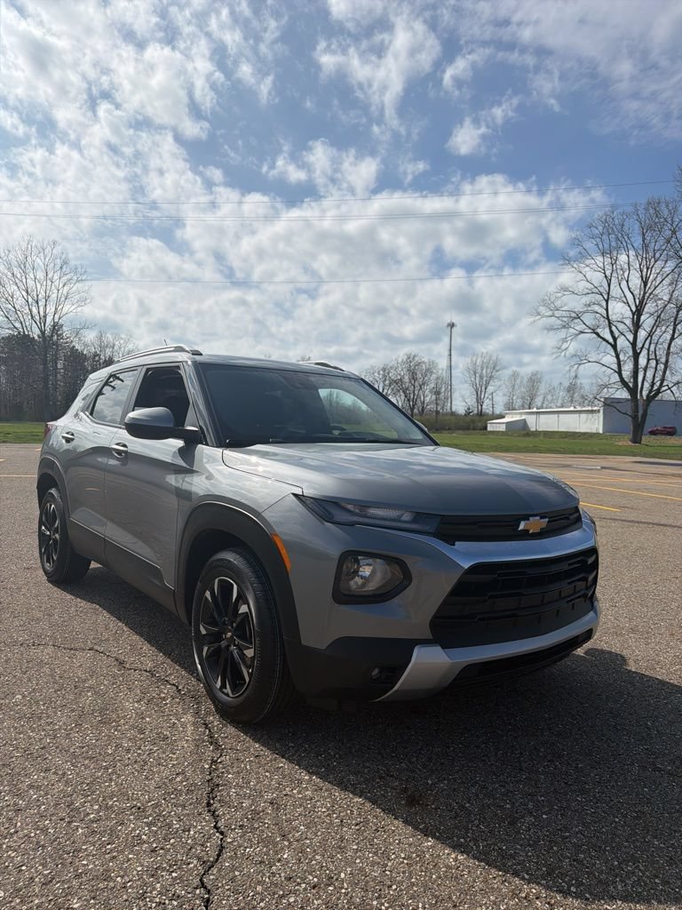 Used 2023 Chevrolet TrailBlazer LT FWD image 3