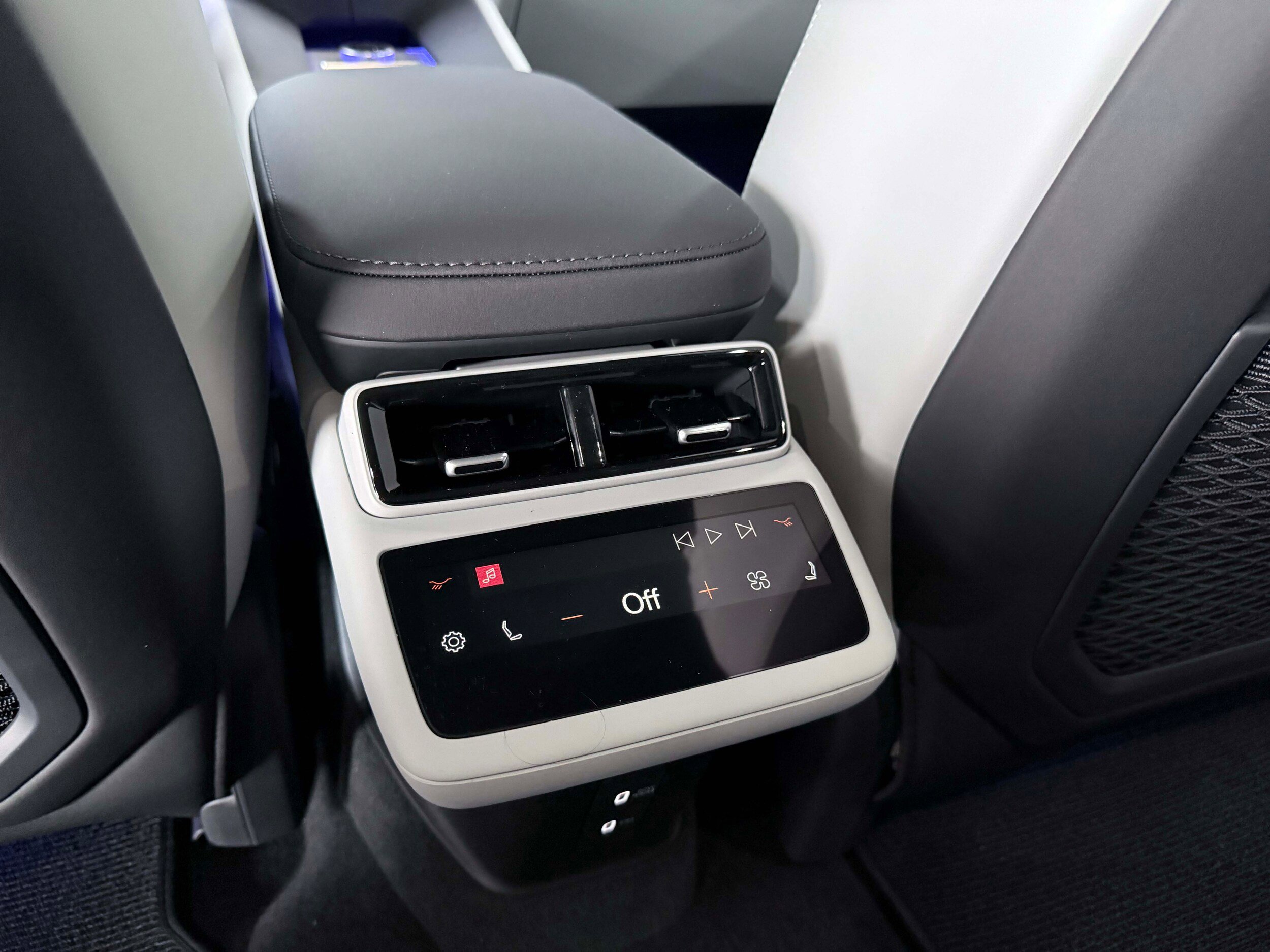 New 2026 Polestar Polestar 4 w/ Performance Pack AWD/4WD image 18