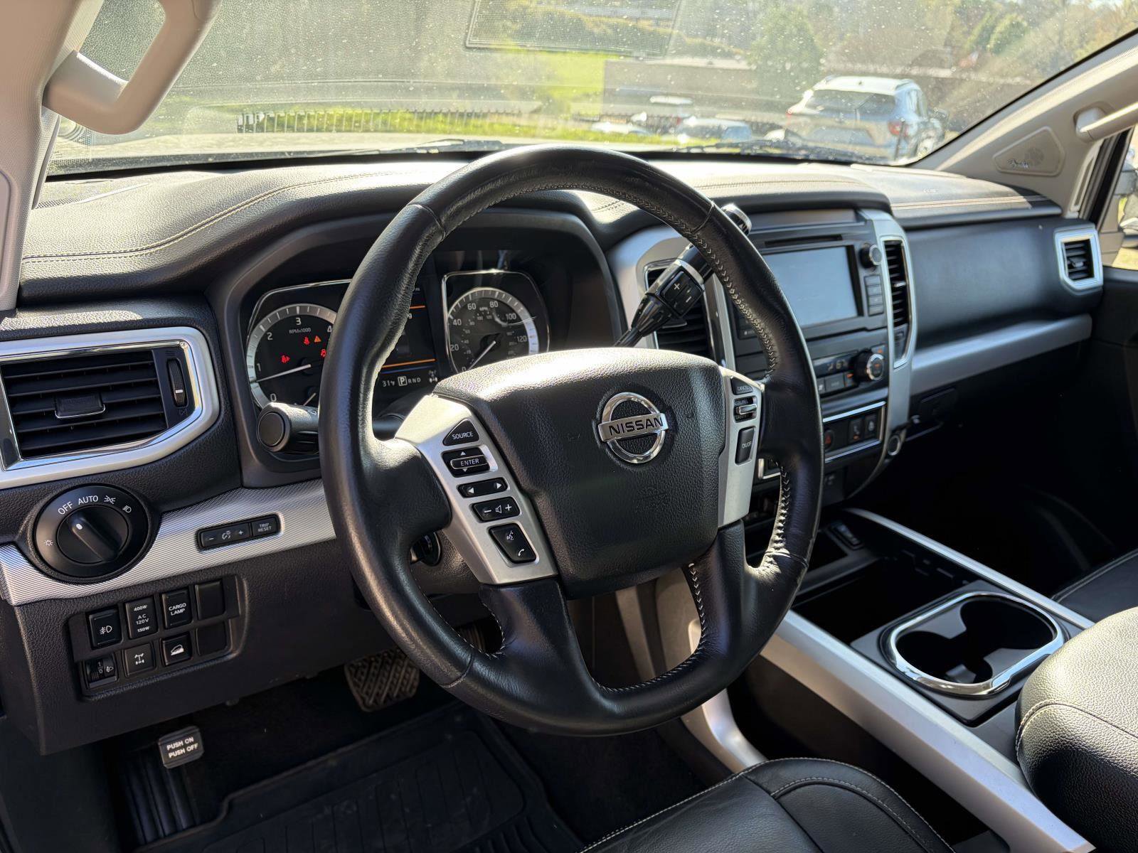 Used 2019 Nissan Titan PRO-4X w/ Pro-4x Convenience Package image 6