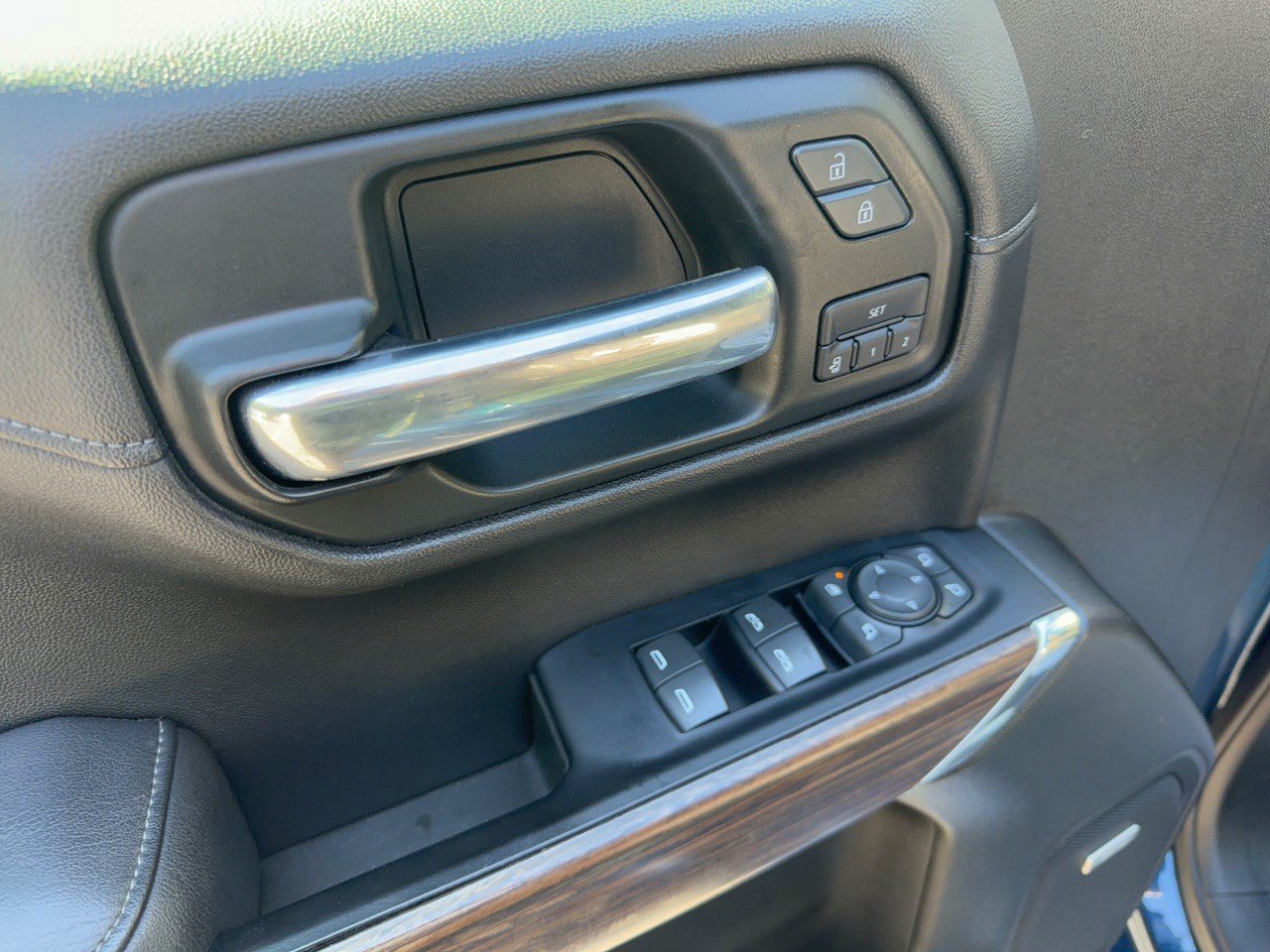 Used 2019 Chevrolet Silverado 1500 High Country w/ Technology Package AWD/4WD image 15