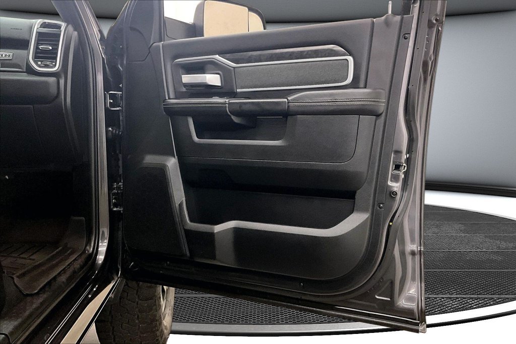 Used 2022 RAM 3500 Big Horn w/ Night Edition AWD/4WD image 29