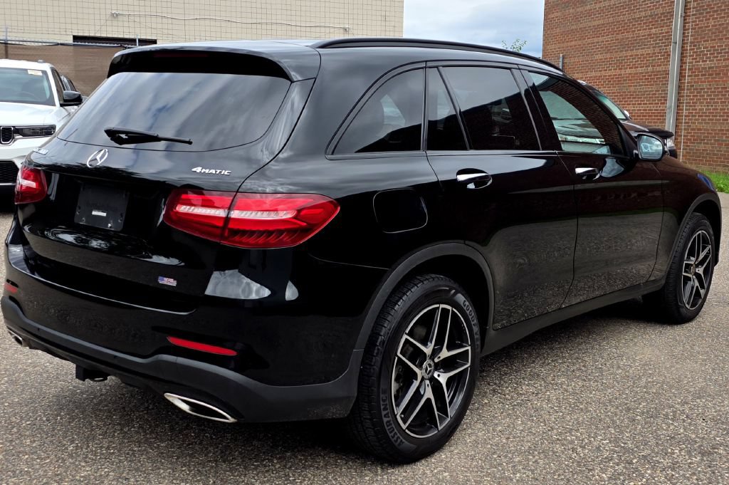 Used 2019 Mercedes-Benz GLC 300 4MATIC w/ AMG Line image 2