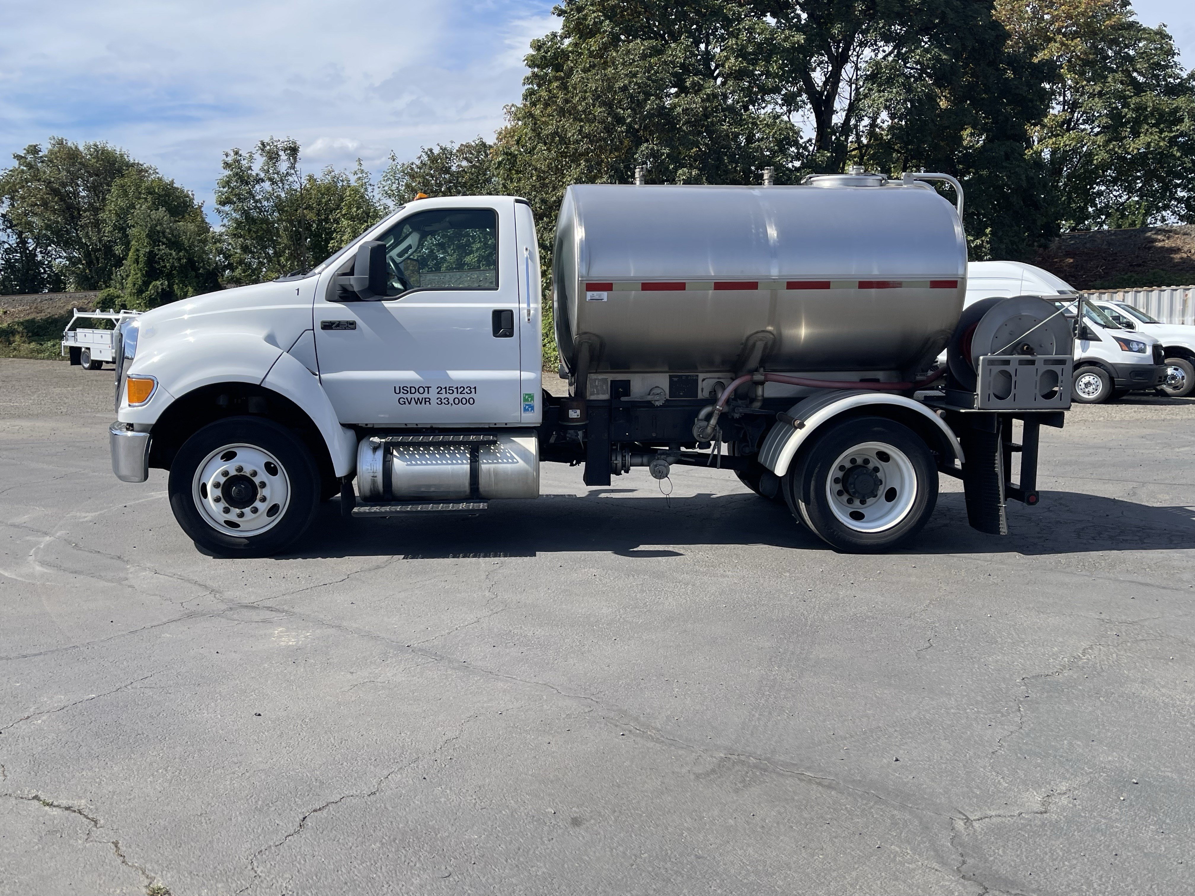 Used 2013 Ford F750 2WD Regular Cab Super Duty image 2