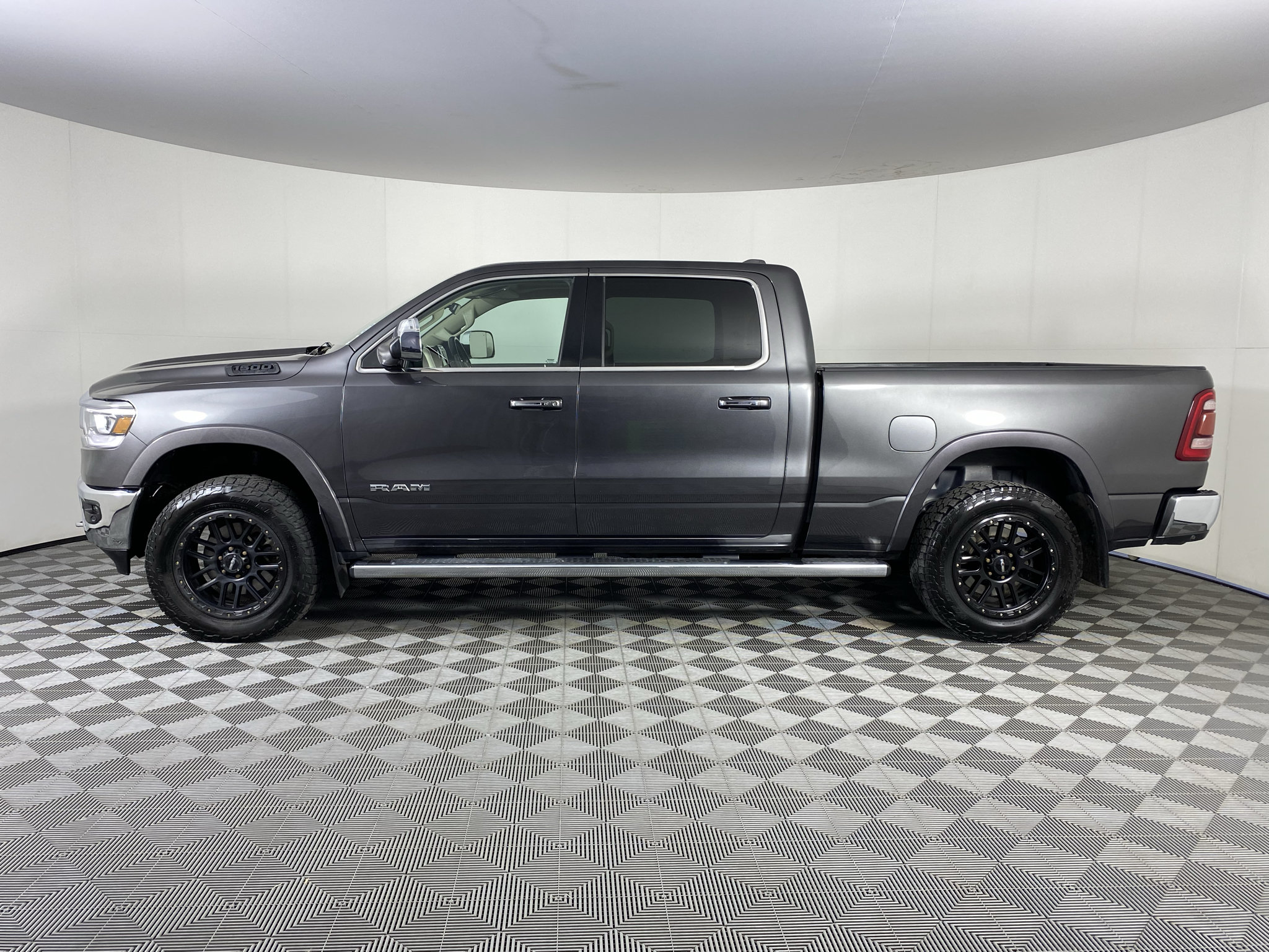 Used 2019 RAM 1500 Laramie AWD/4WD image 4