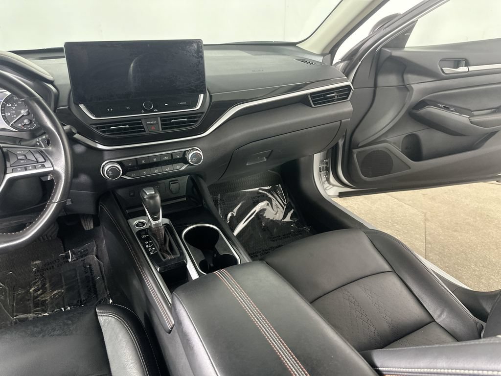 Used 2024 Nissan Altima 2.5 SR w/ SR Premium Package FWD image 21