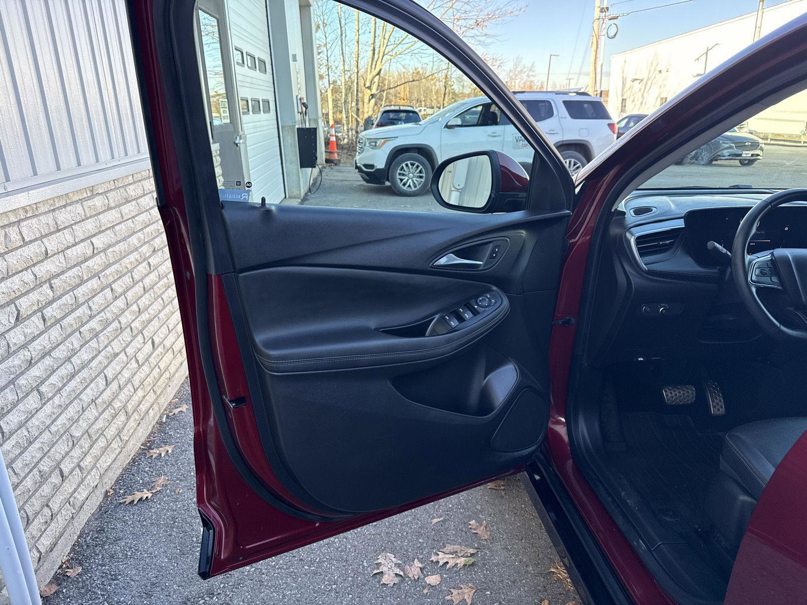 Used 2024 Buick Encore GX Sport Touring w/ Advanced Technology Package image 10