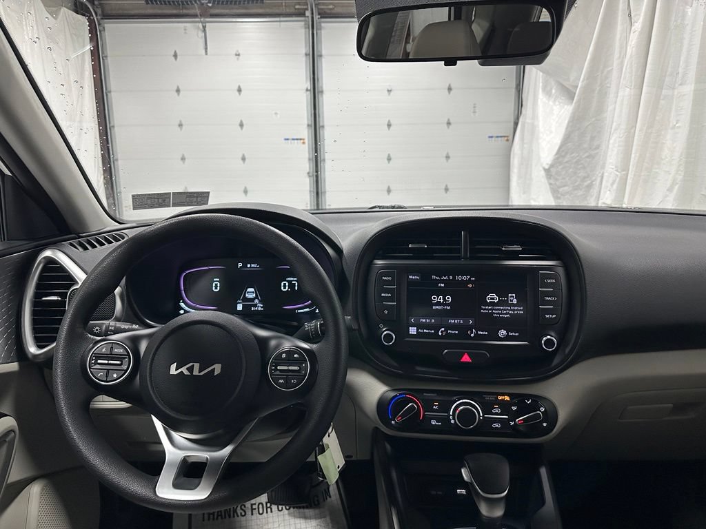 Used 2023 Kia Soul LX w/ LX Technology Package FWD image 16