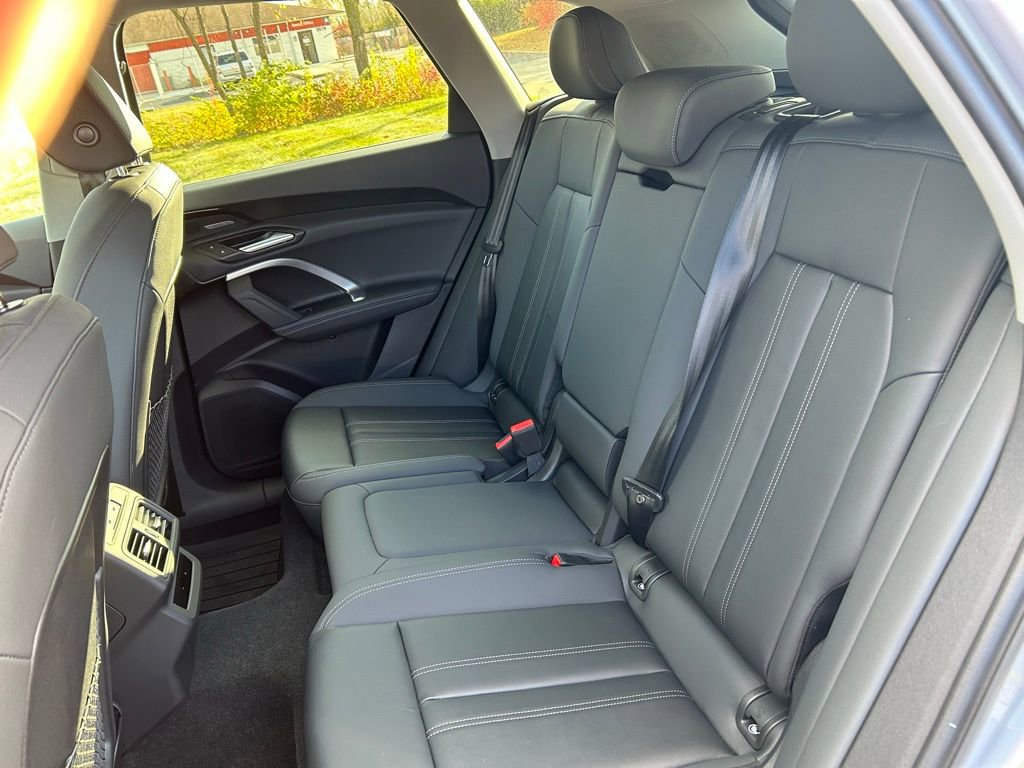Used 2025 Audi Q5 Premium Plus w/ Premium Plus AWD/4WD image 17
