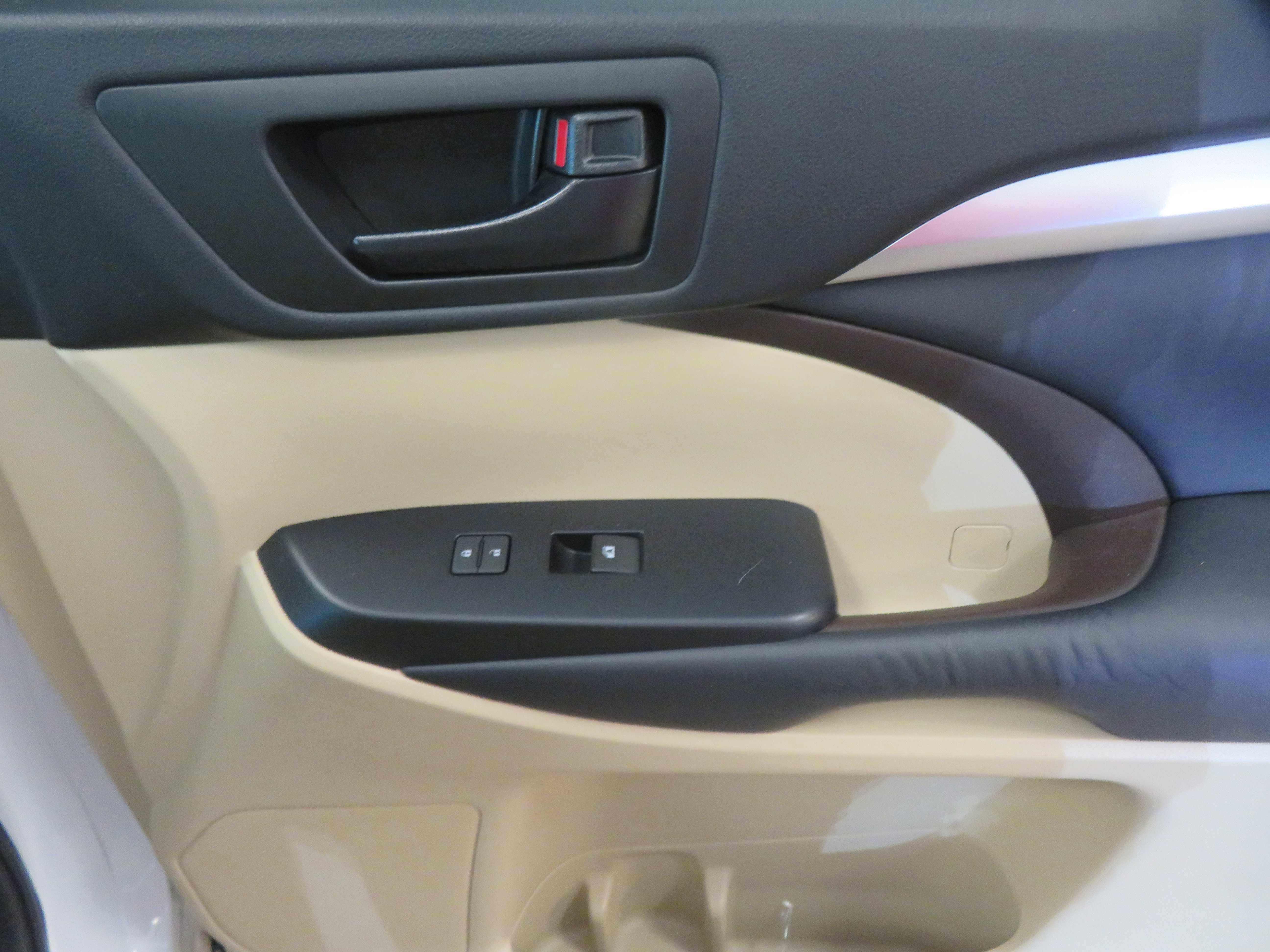 Used 2014 Toyota Highlander Plus FWD image 26