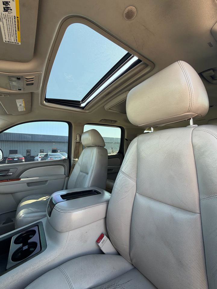 Used 2011 GMC Yukon XL SLT AWD/4WD image 15