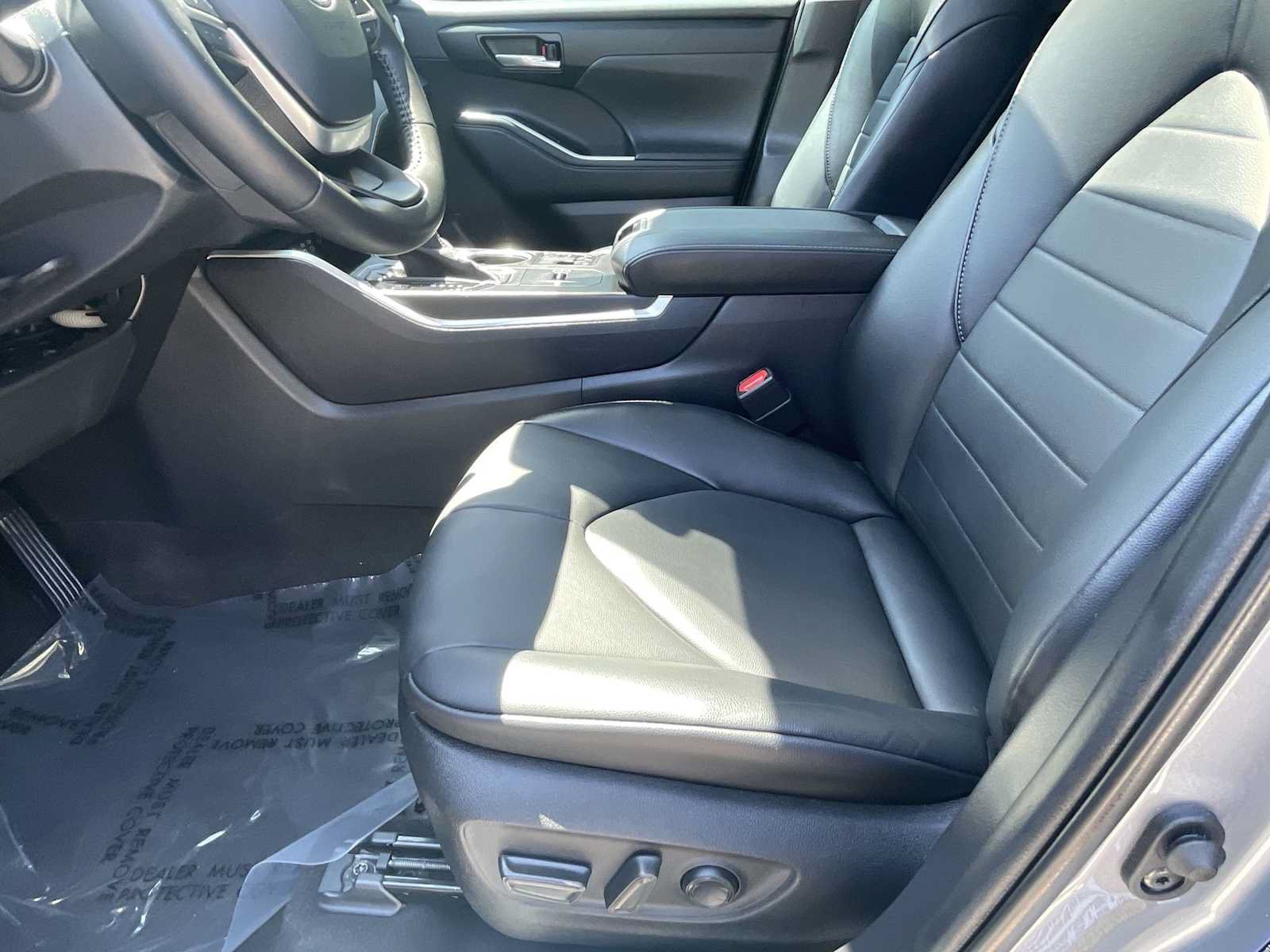Used 2023 Toyota Highlander XLE FWD image 10