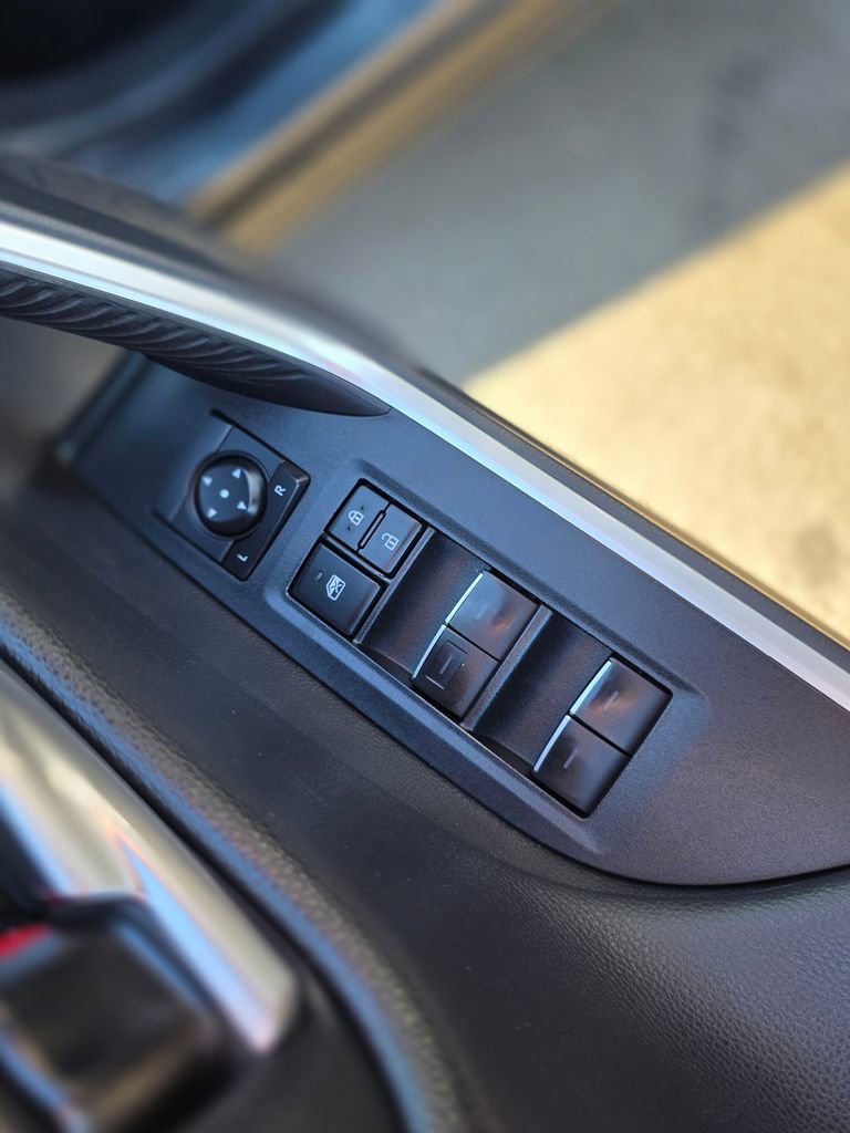 Used 2022 Toyota RAV4 Limited FWD image 22