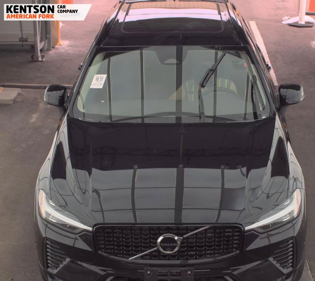Used 2025 Volvo XC60 B5 Plus AWD/4WD image 2