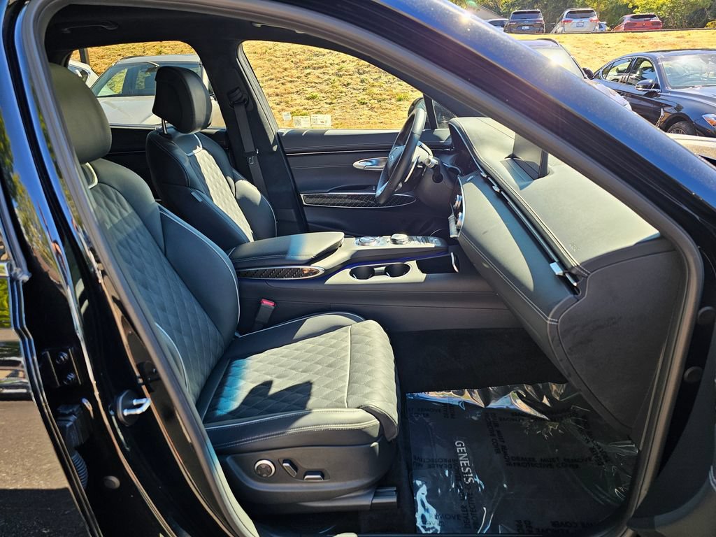Certified 2025 Genesis GV70 3.5T Sport w/ Sport Prestige Package AWD/4WD image 29