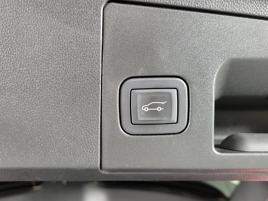 Certified 2025 Cadillac XT4 Premium Luxury FWD image 9