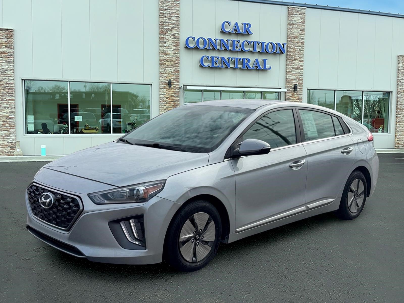 Used 2022 Hyundai Ioniq SE FWD image 1