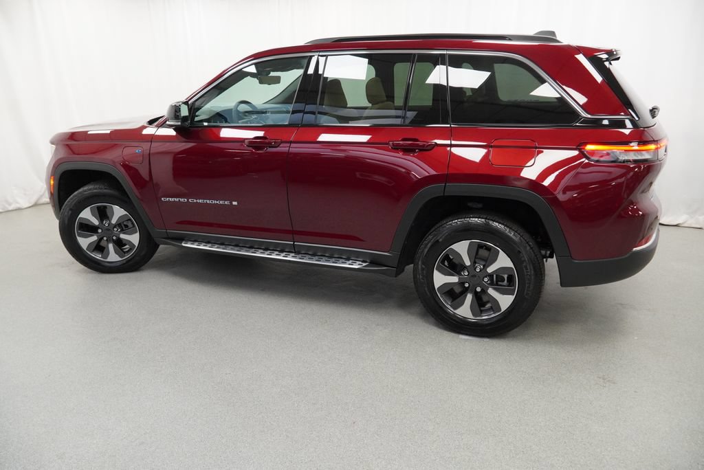 Certified 2025 Jeep Grand Cherokee Limited 4xe w/ Luxury Tech Group II AWD/4WD image 15