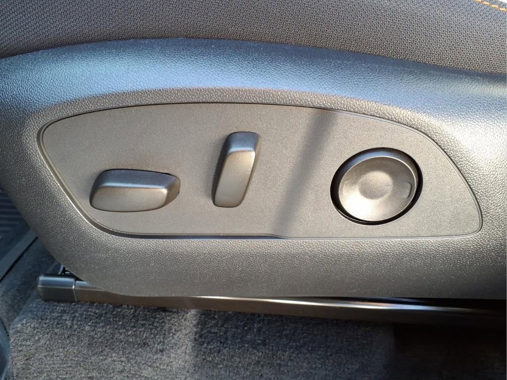 Used 2026 Chevrolet Traverse LT w/ LPO, Floor Liner Package AWD/4WD image 17