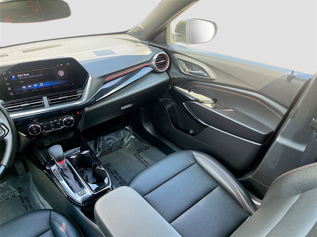 Used 2025 Chevrolet Trax RS w/ Driver Confidence Package image 22