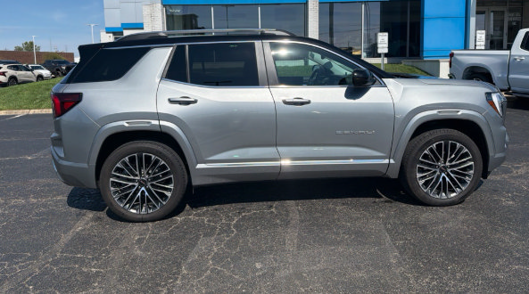 Used 2026 GMC Terrain Denali AWD/4WD image 4