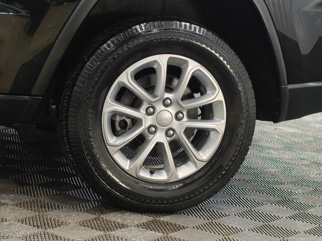 Used 2021 Jeep Grand Cherokee Laredo AWD/4WD image 48