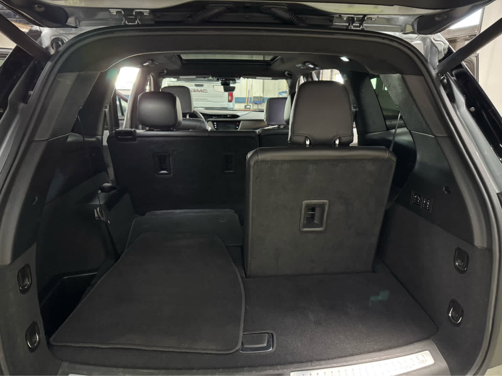 Used 2023 Cadillac XT6 Premium Luxury w/ Platinum Package image 13