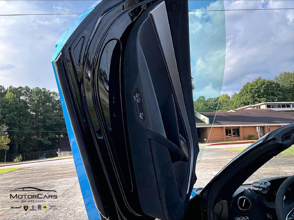 Used 2024 McLaren 750S Spider RWD image 18