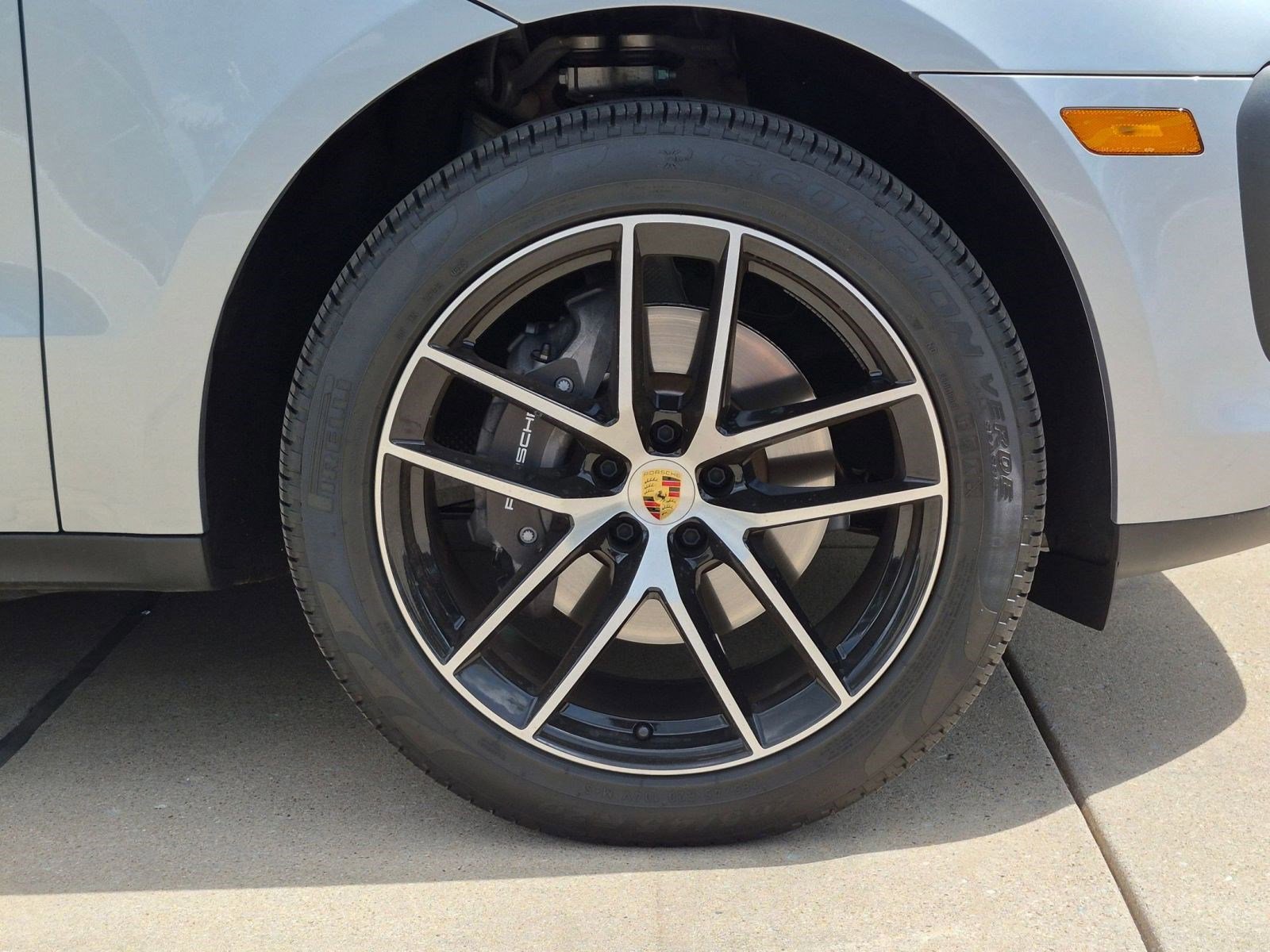 Certified 2025 Porsche Macan Turbo AWD/4WD image 28