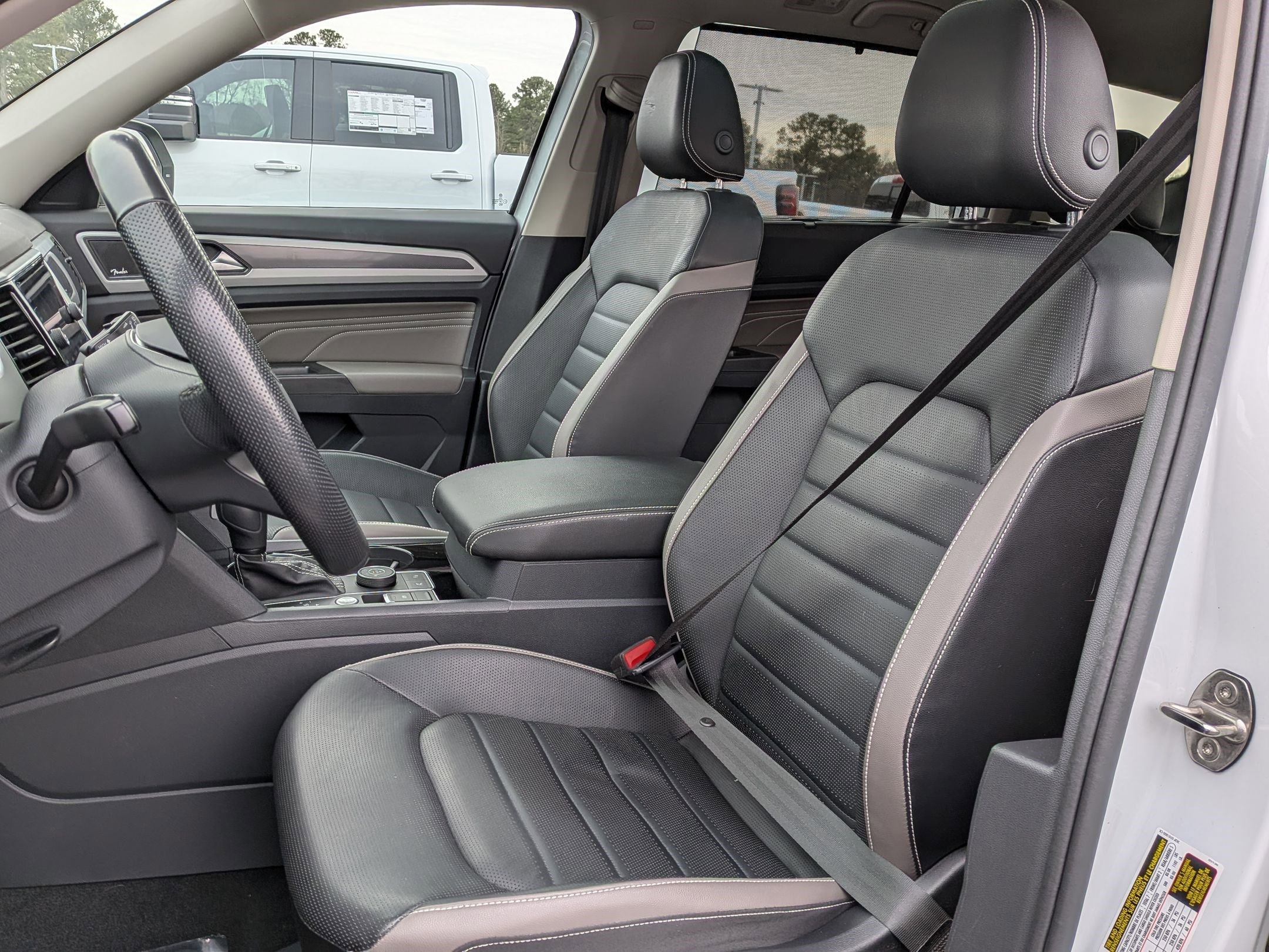 Used 2022 Volkswagen Atlas SEL Premium image 17