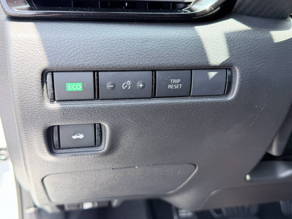 Used 2020 Nissan Sentra SR w/ Electronics Package FWD image 10