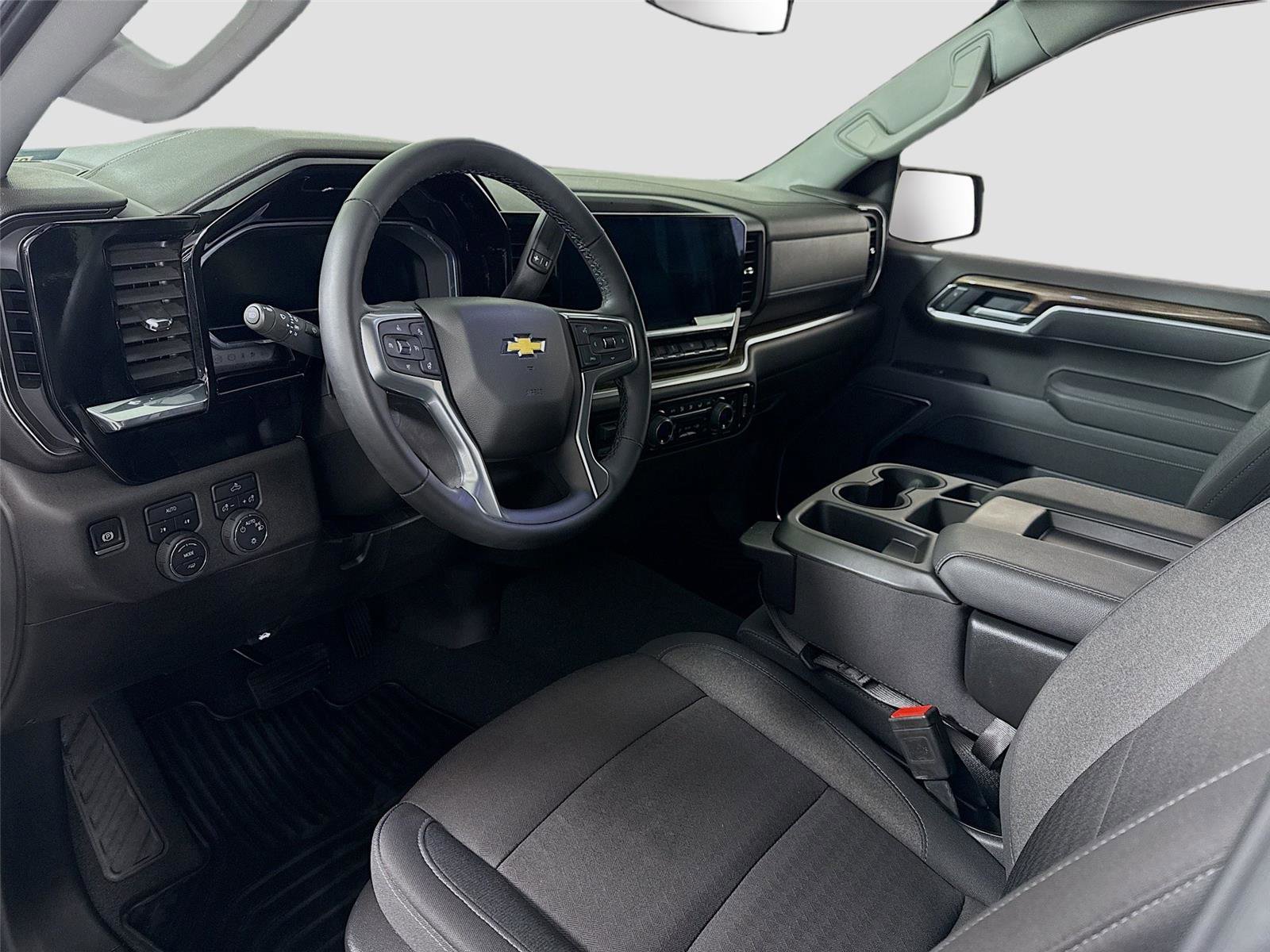 Used 2025 Chevrolet Silverado 1500 LT image 3