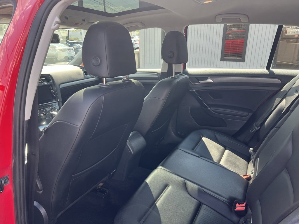 Used 2018 Volkswagen Golf SE image 15