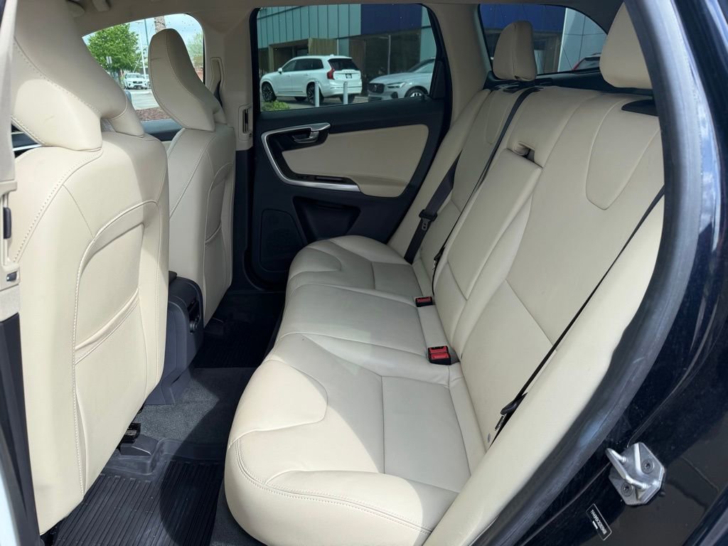 Used 2016 Volvo XC60 T6 w/ Climate Package image 13