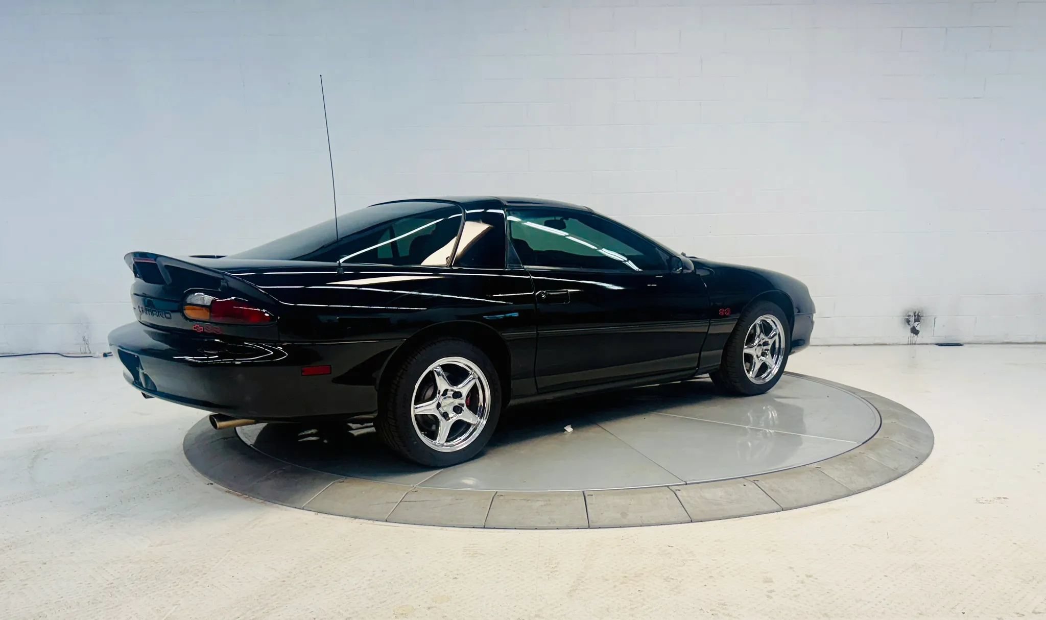 Used 2000 Chevrolet Camaro Z28 w/ SS Performance/Appearance Pkg RWD image 22