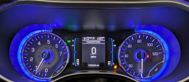 Used 2017 Chrysler Pacifica Touring-L w/ Tire & Wheel Group FWD image 11