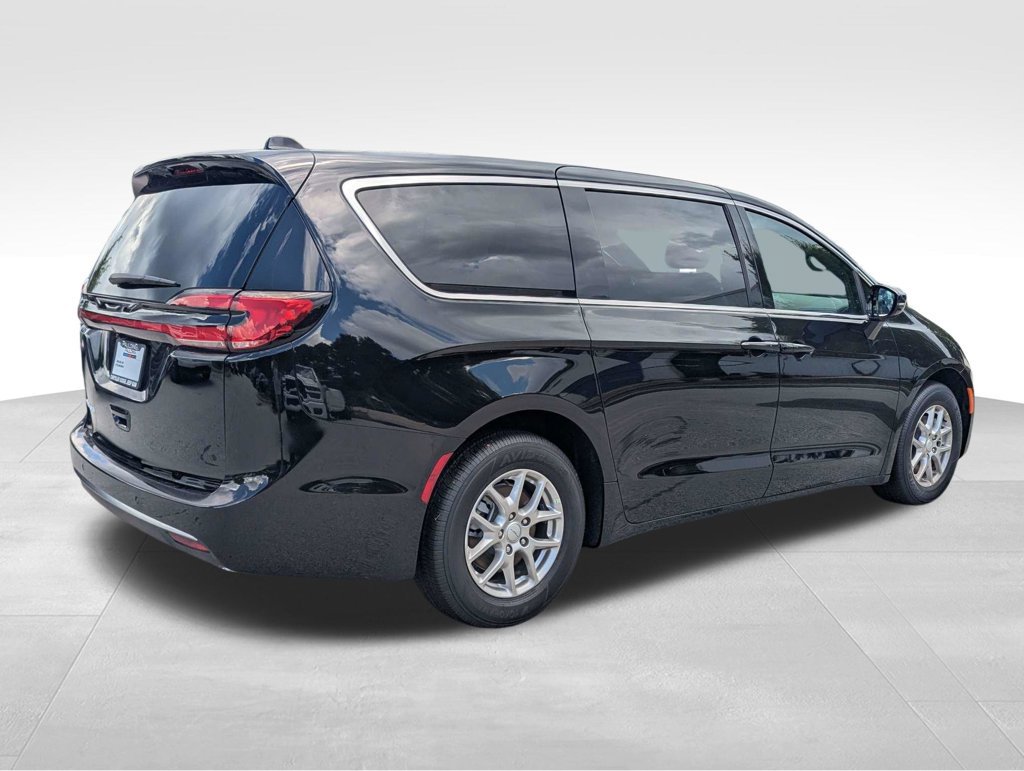 New 2027 Chrysler Pacifica Select w/ Family Tech Group FWD image 4
