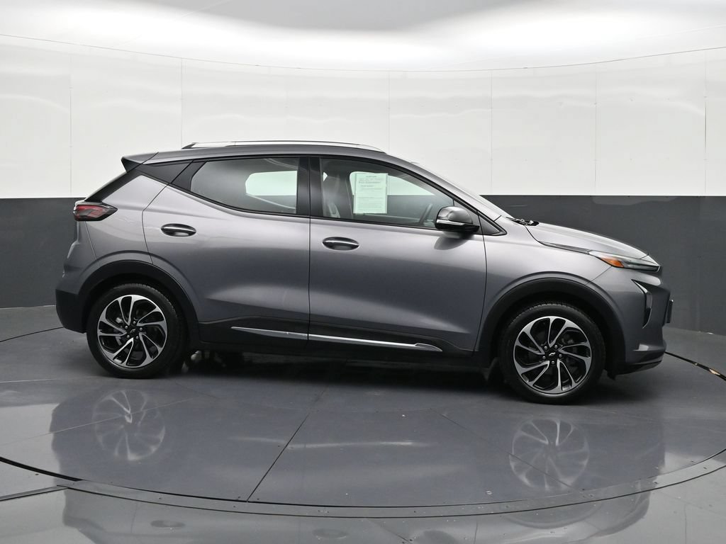 Certified 2023 Chevrolet Bolt EUV Premier w/ Sun & Sound Package FWD image 6