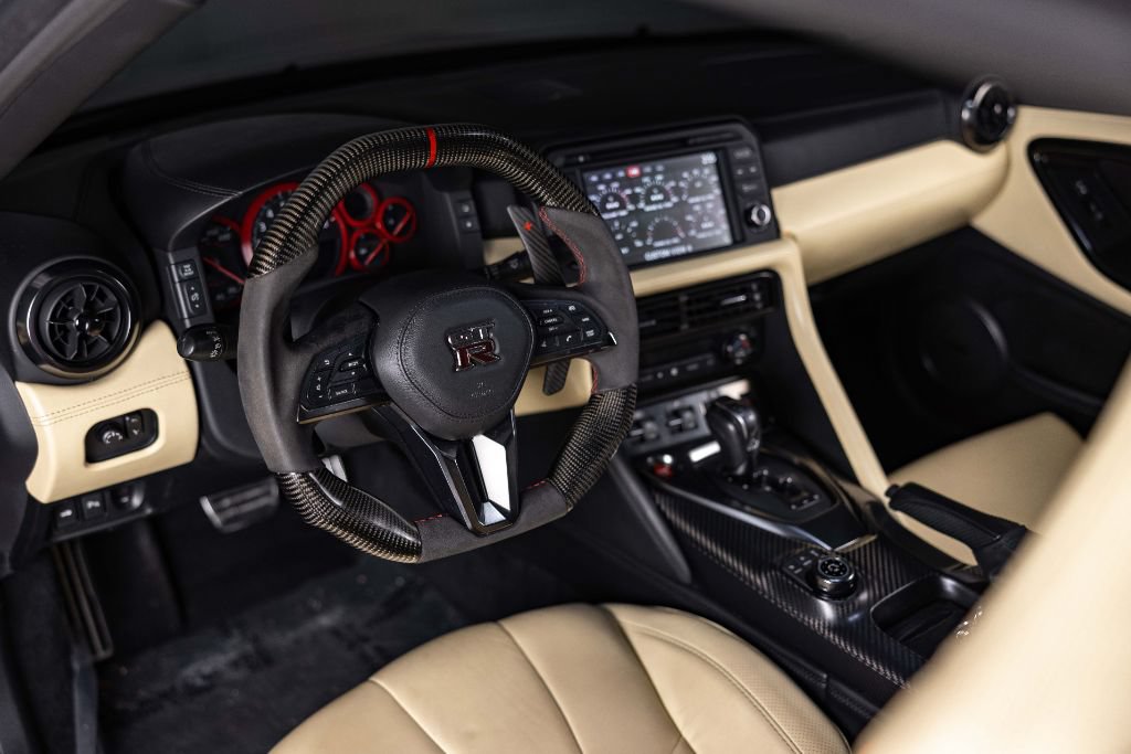 Used 2018 Nissan GT-R Premium AWD/4WD image 18