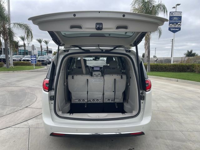 Used 2021 Chrysler Pacifica Touring-L w/ Premium & Safety Sphere Group image 26