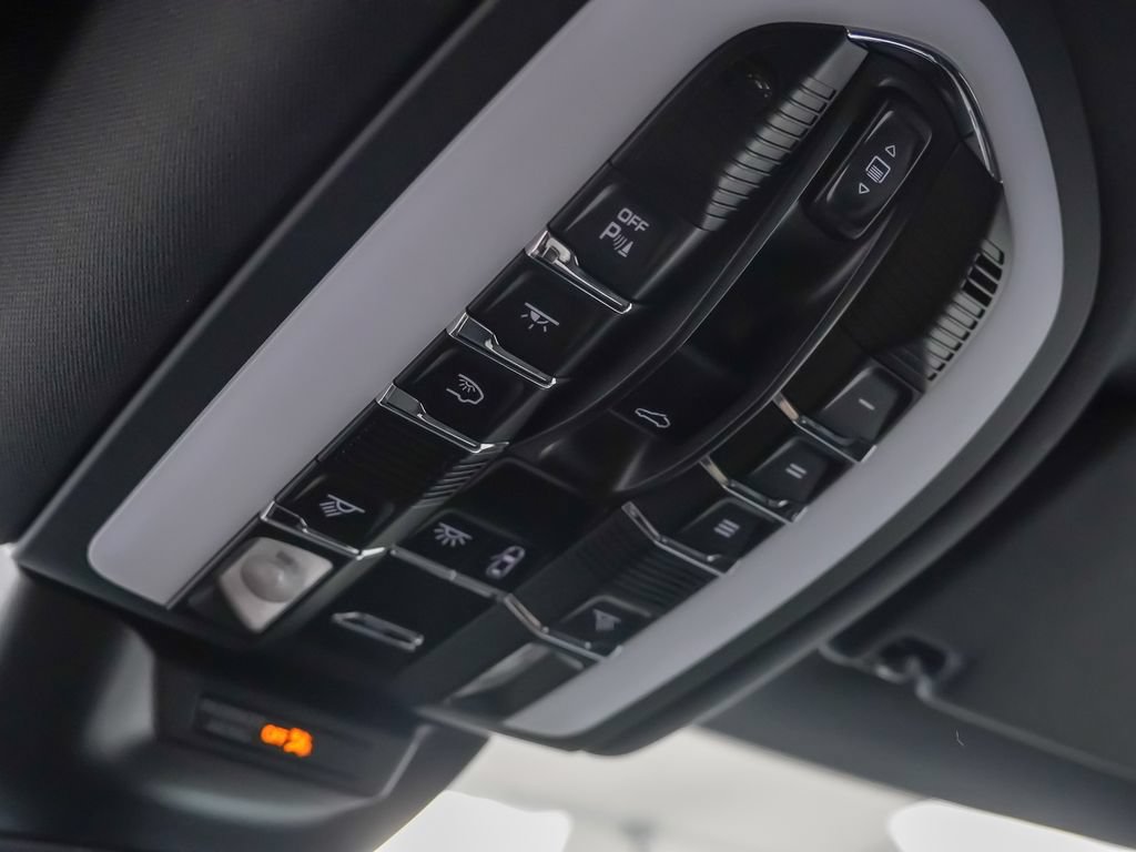 Certified 2026 Porsche Macan Turbo AWD/4WD image 28