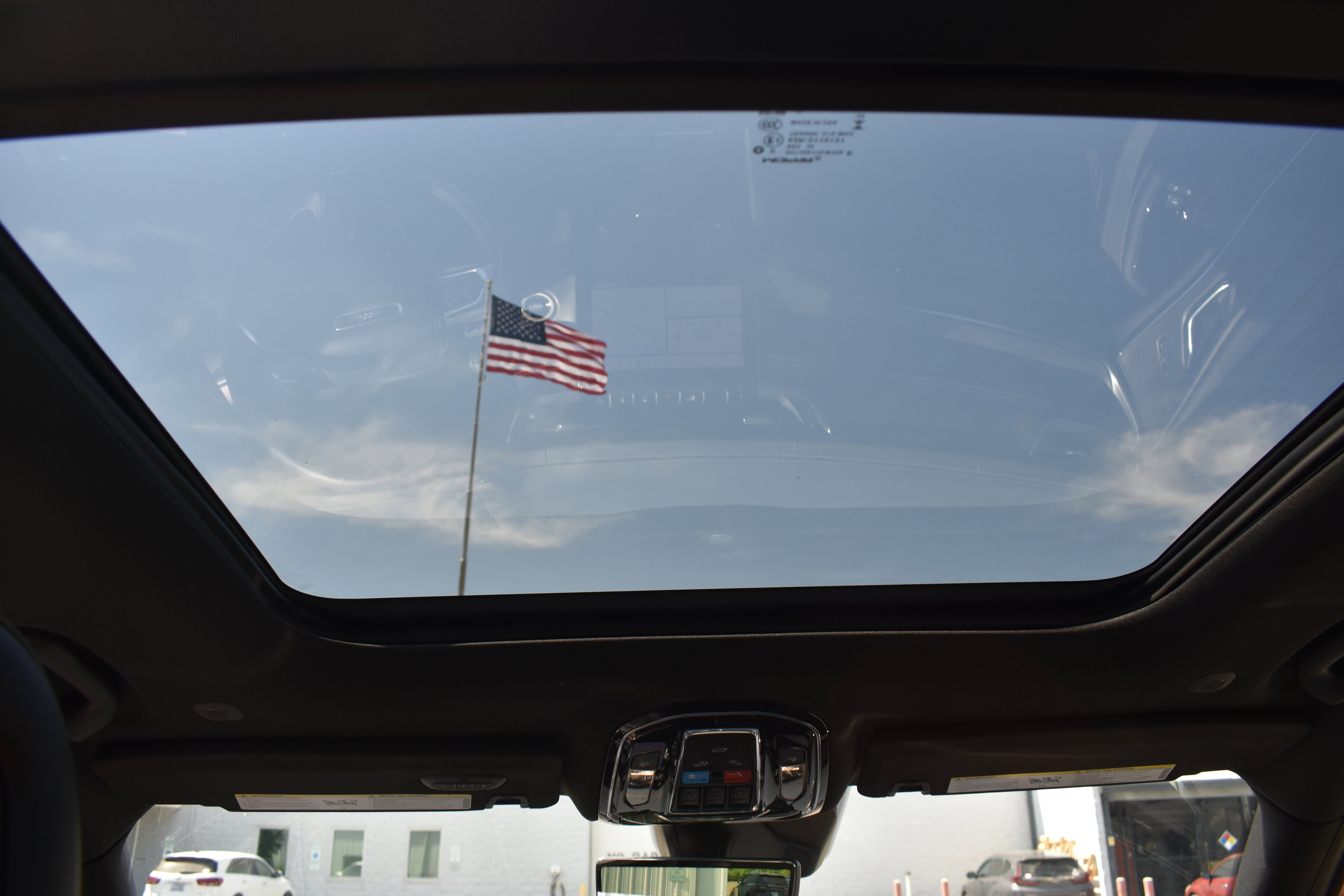 Used 2025 Jeep Grand Cherokee L Overland w/ Advanced Protech Group III AWD/4WD image 33