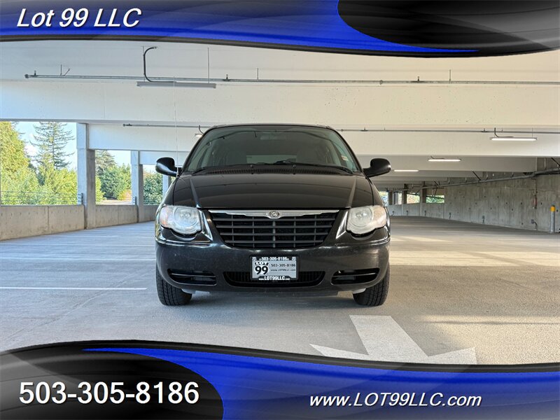 Used 2006 Chrysler Town & Country Touring w/ Trailer Tow Prep Group FWD image 11