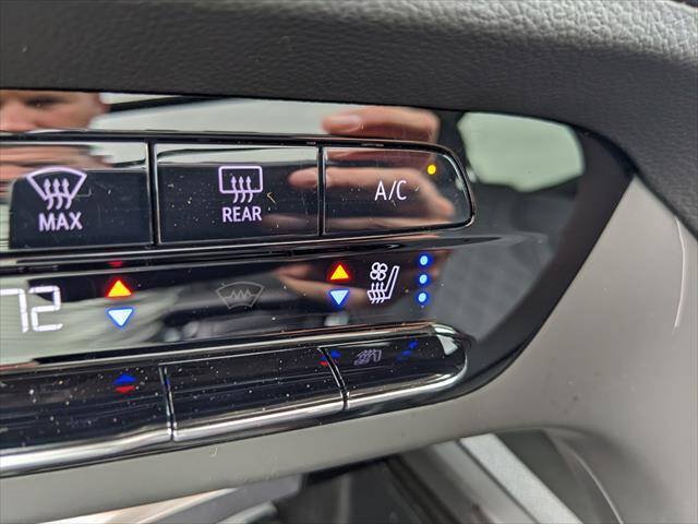 Used 2023 Buick Envision Avenir AWD/4WD image 27