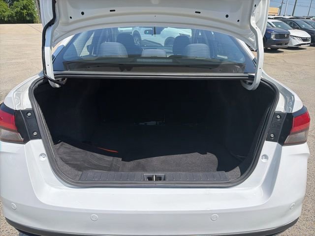 Used 2022 Nissan Versa S FWD image 12