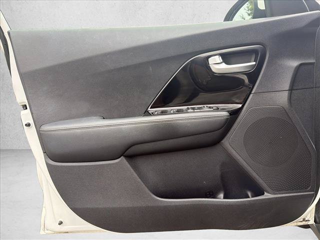 Used 2020 Kia Niro LXS FWD image 10