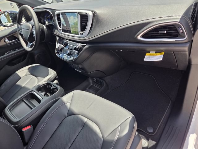 New 2027 Chrysler Pacifica Select FWD image 14