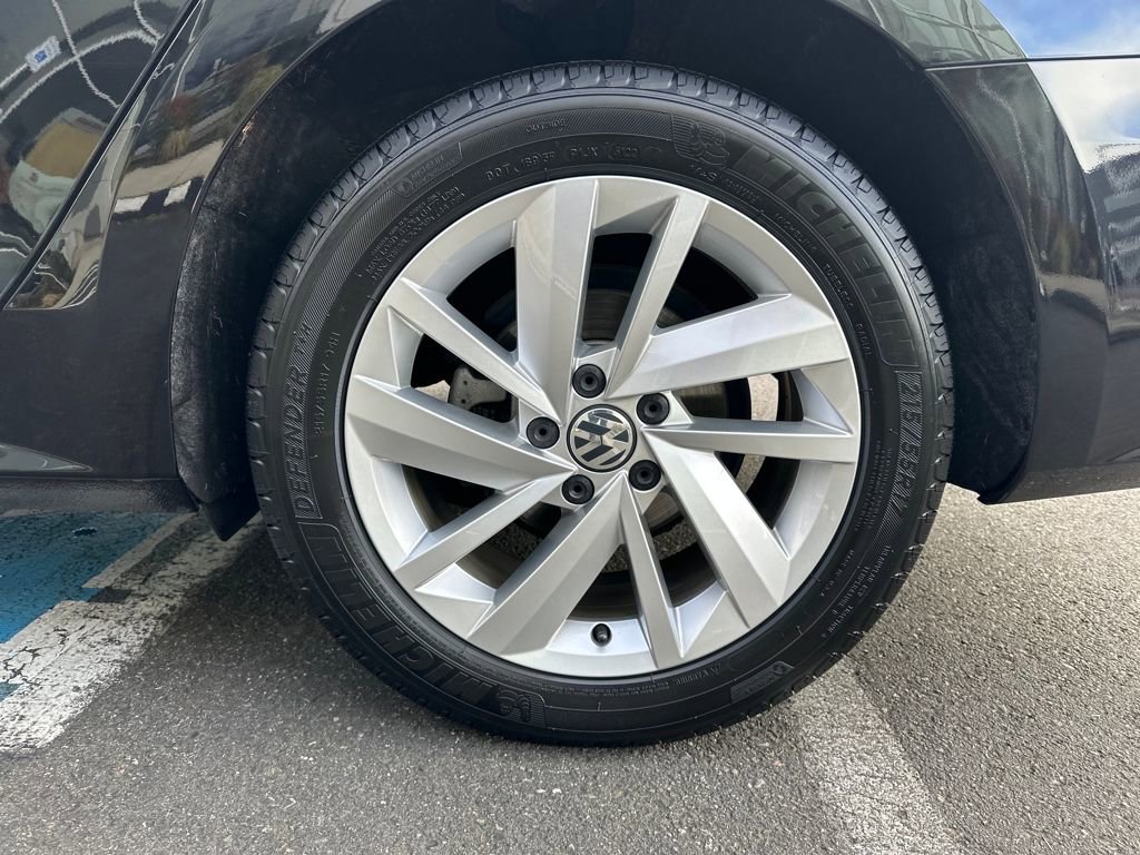 Used 2018 Volkswagen Passat 2.0T SE w/ SE Lighting Package image 28