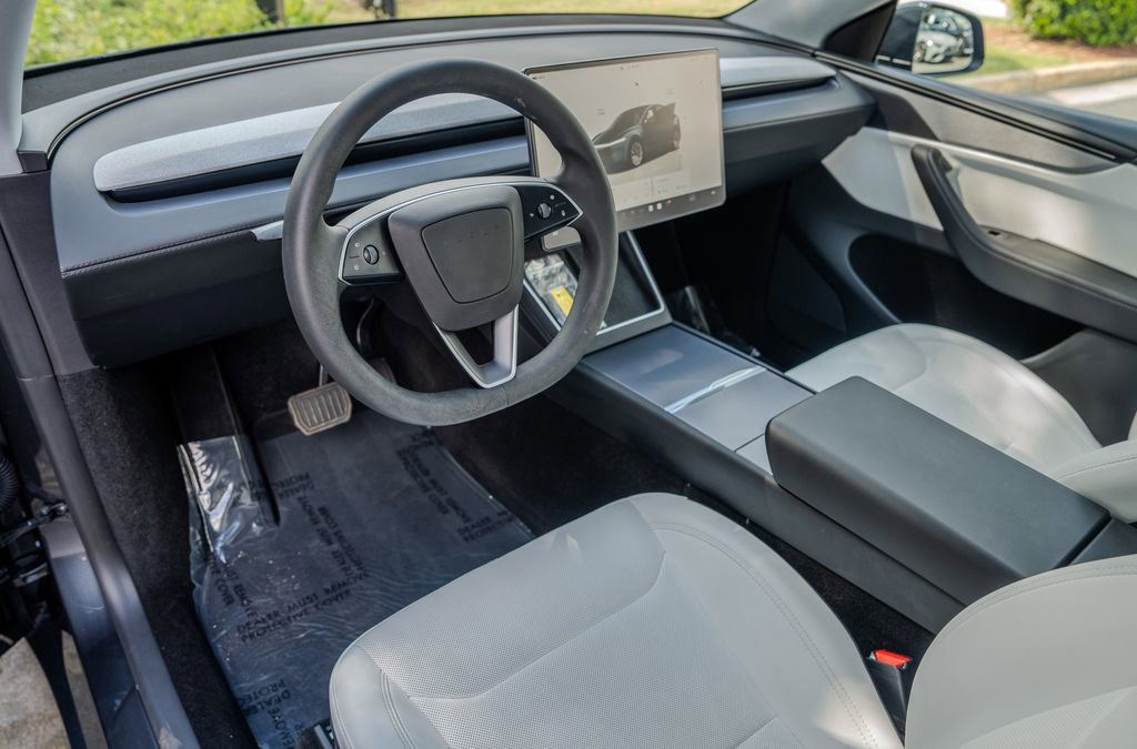 Used 2026 Tesla Model Y Long Range image 4