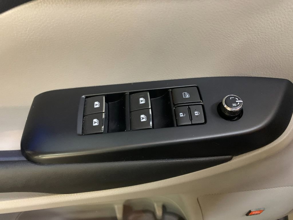 Used 2015 Toyota Highlander Limited Platinum image 13